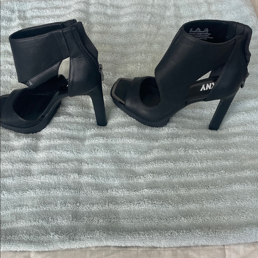 DKNY Elegant Black Heeled Sandals Worn still in good condition - Picture 5 of 7